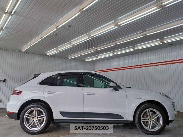 Porsche MACAN 2018-03 320079-8