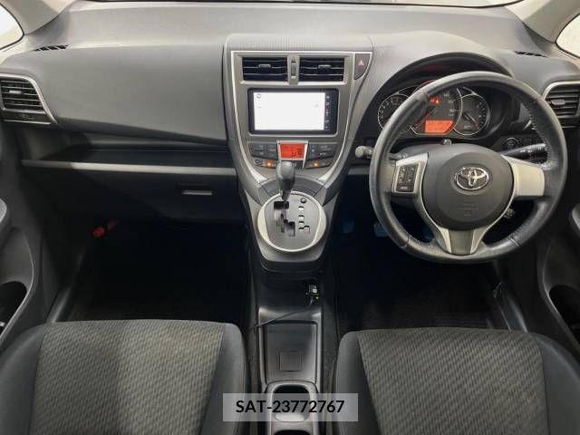 Toyota RACTIS 2012-03 393526-1