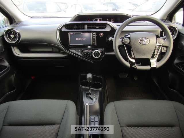 Toyota AQUA 2019-02 260758-15