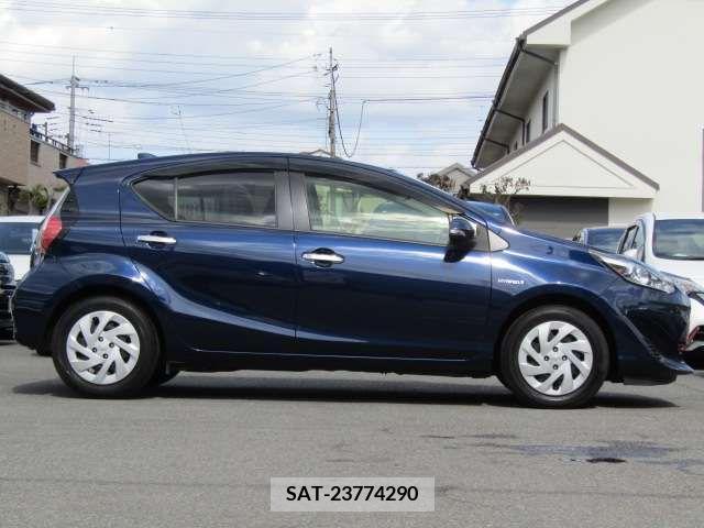 Toyota AQUA 2019-02 260758-3