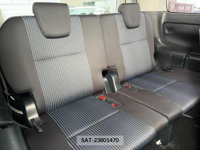 Toyota VOXY 2015-11 257096-12