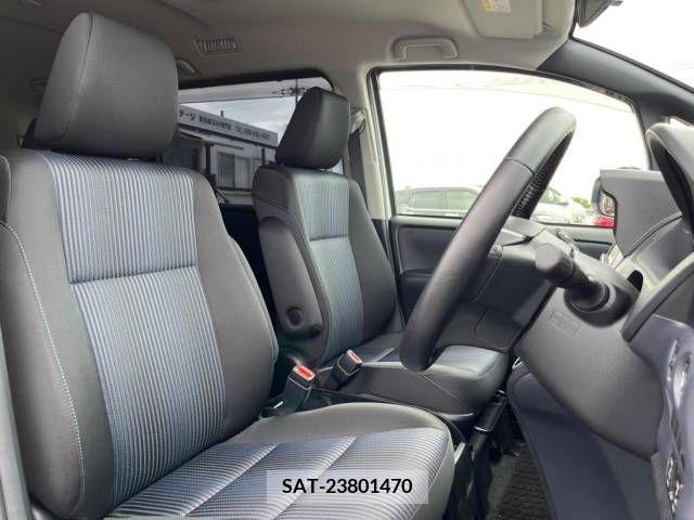 Toyota VOXY 2015-11 257096-10