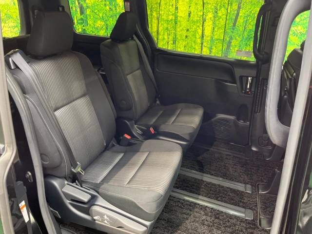 Toyota VOXY 2019-08 9444-8