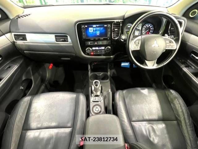 Mitsubishi OUTLANDER PHEV 2013-11 212038-1