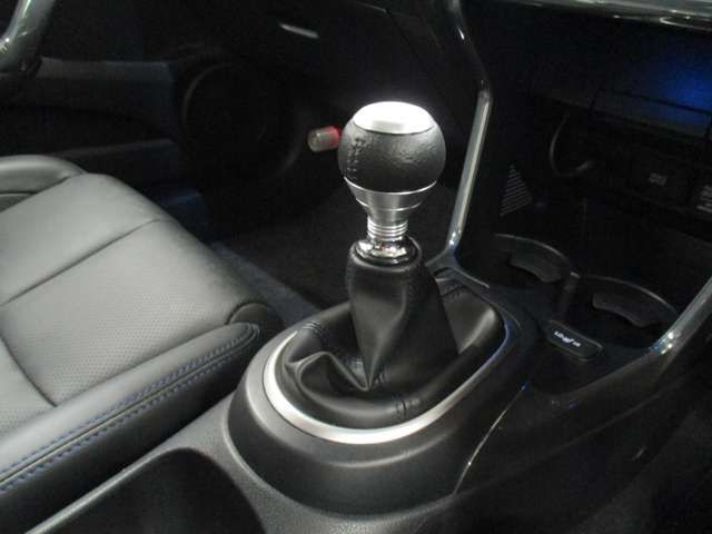 Honda CR-Z 2012-06 16573-6