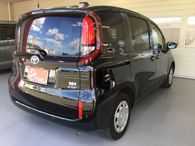 Toyota SIENTA 2022-12 19768-2