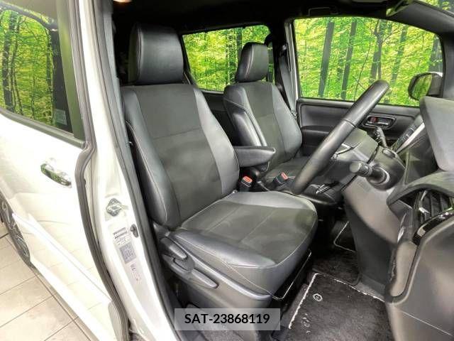 Toyota NOAH 2020-07 279484-7