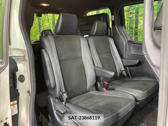 Toyota NOAH 2020-07 279484-8