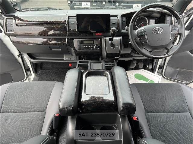 Toyota HIACE VAN 2022-07 272554-3