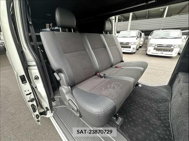 Toyota HIACE VAN 2022-07 272554-7