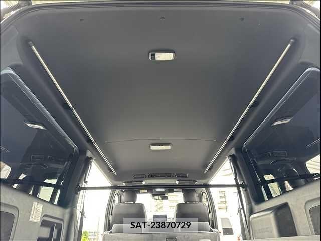 Toyota HIACE VAN 2022-07 272554-18