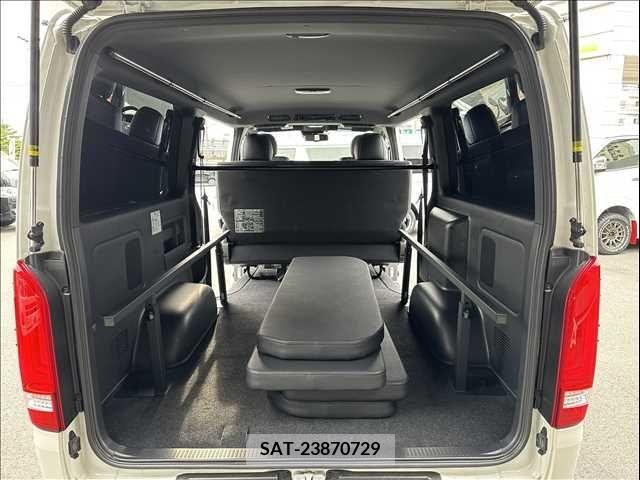 Toyota HIACE VAN 2022-07 272554-19