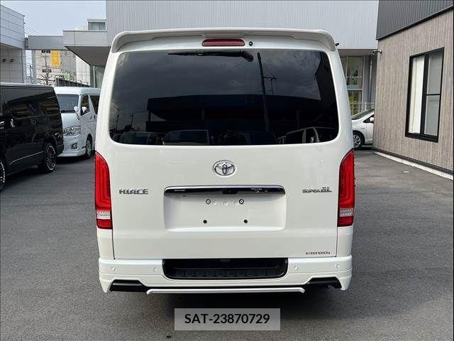 Toyota HIACE VAN 2022-07 272554-2