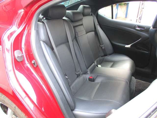 Lexus IS 2011-10 187096-13