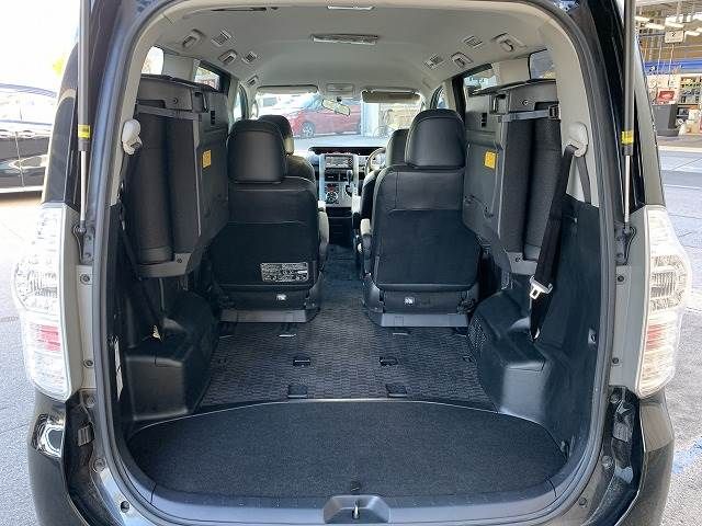 Toyota VOXY 2013-06 185269-12