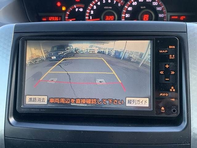 Toyota VOXY 2013-06 185269-2
