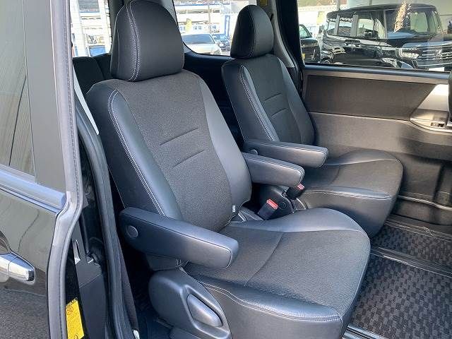 Toyota VOXY 2013-06 185269-10