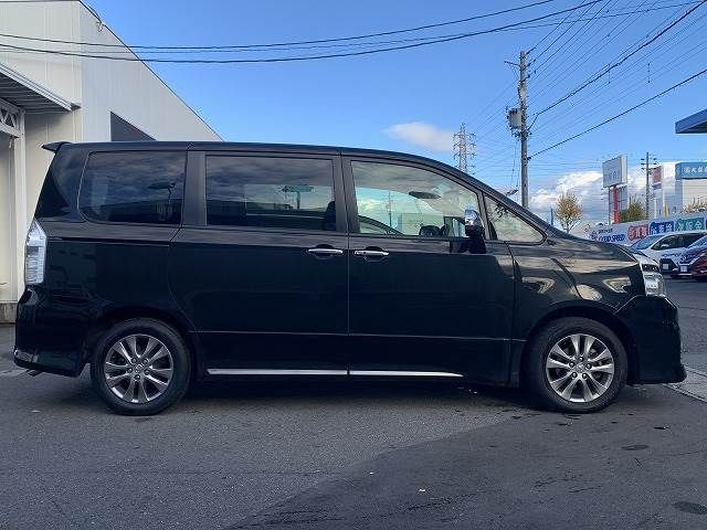 Toyota VOXY 2013-06 185269-13