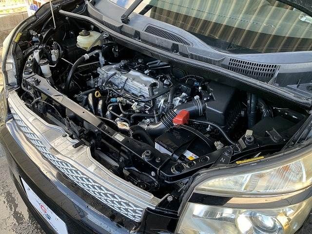 Toyota VOXY 2013-06 185269-17