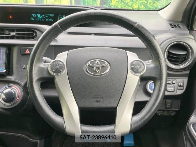 Toyota AQUA 2013-07 381192-11
