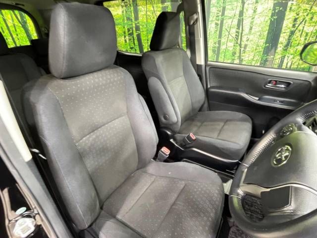Toyota VOXY HYBRID 2014-07 18593-8