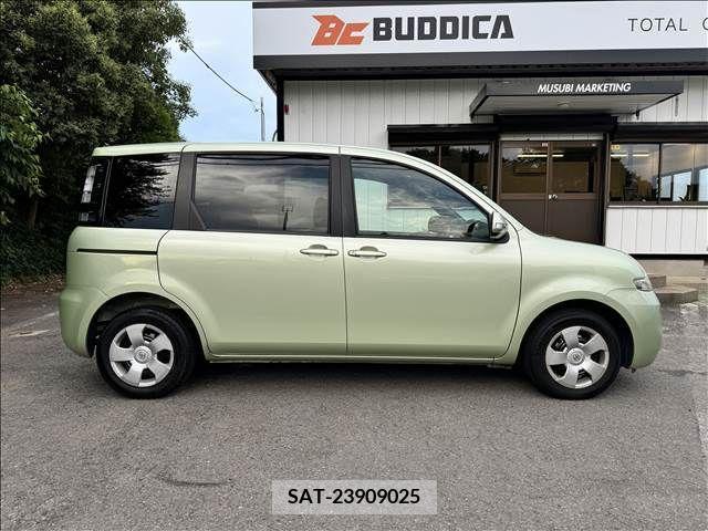 Toyota SIENTA 2011-08 352358-6