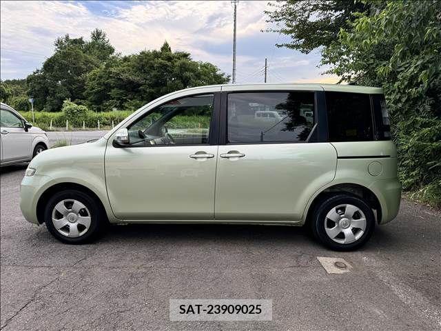 Toyota SIENTA 2011-08 352358-5