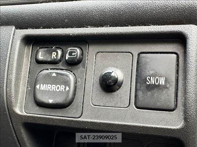 Toyota SIENTA 2011-08 352358-14
