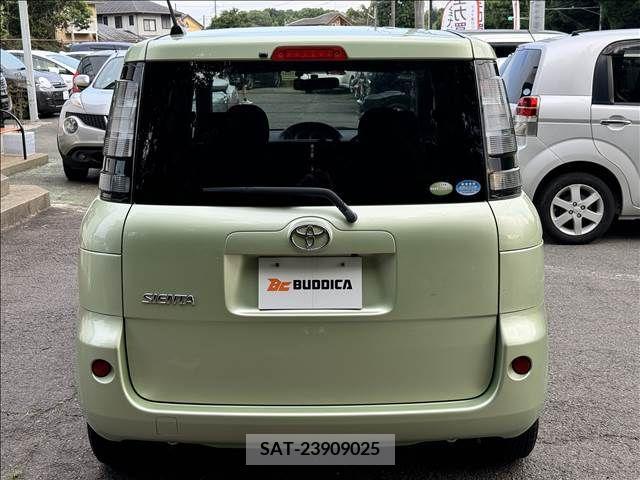 Toyota SIENTA 2011-08 352358-22