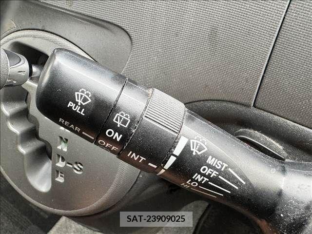 Toyota SIENTA 2011-08 352358-29