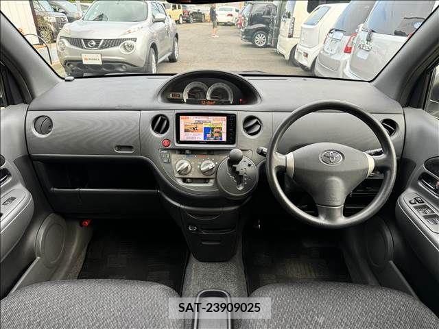 Toyota SIENTA 2011-08 352358-1