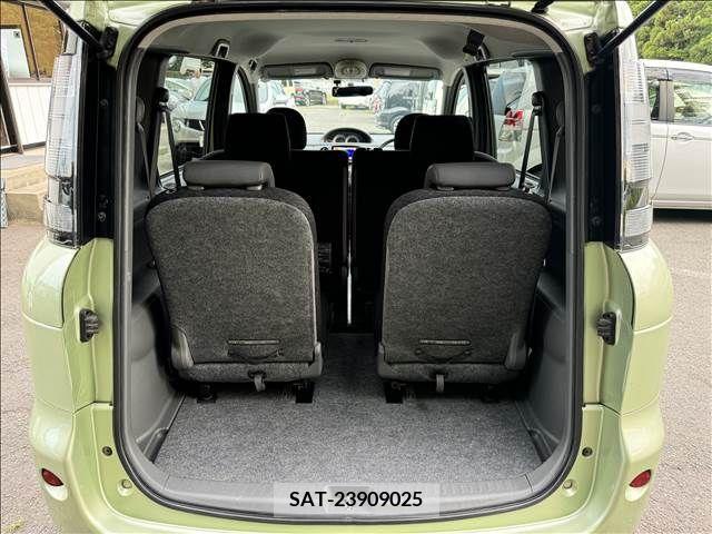 Toyota SIENTA 2011-08 352358-10