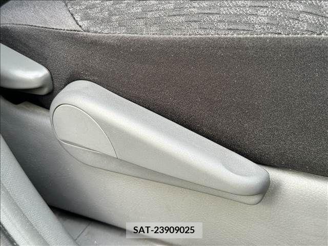 Toyota SIENTA 2011-08 352358-27
