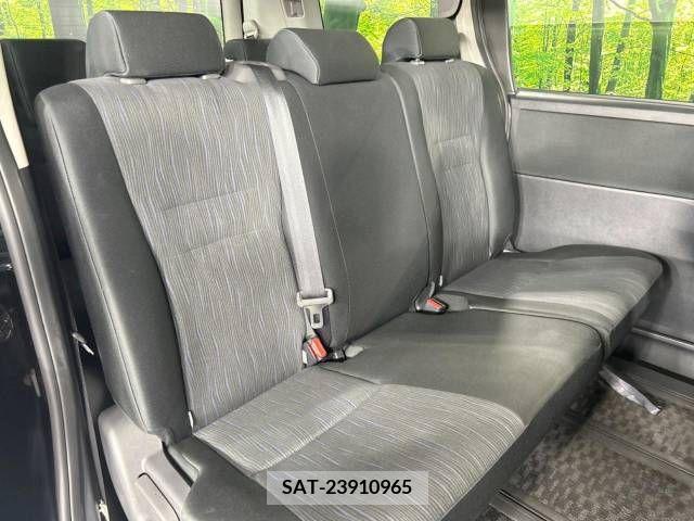 Toyota VOXY 2010-09 370515-9