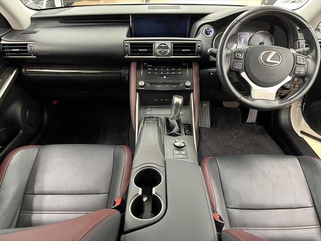 Lexus IS 2016-11 17999-16