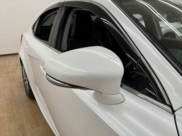 Lexus IS 2016-11 17999-11