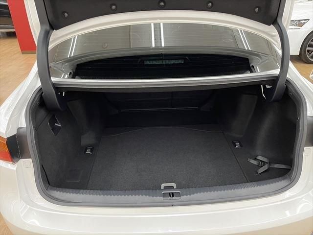 Lexus IS 2016-11 17999-21