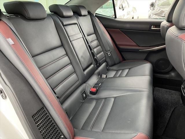 Lexus IS 2016-11 17999-18