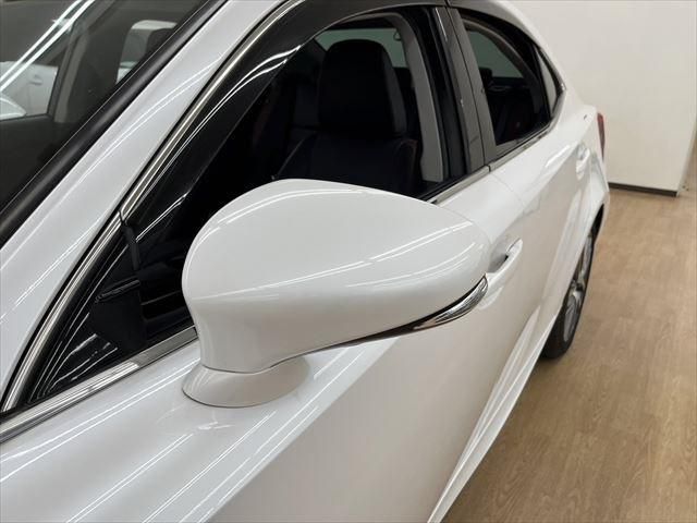 Lexus IS 2016-11 17999-10