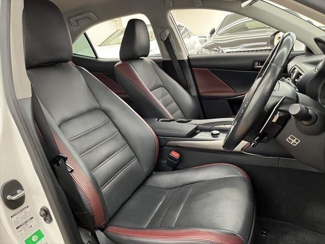 Lexus IS 2016-11 17999-17
