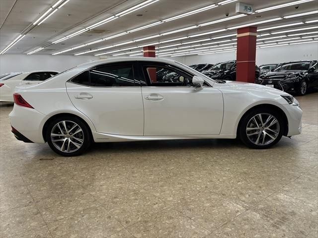 Lexus IS 2016-11 17999-3