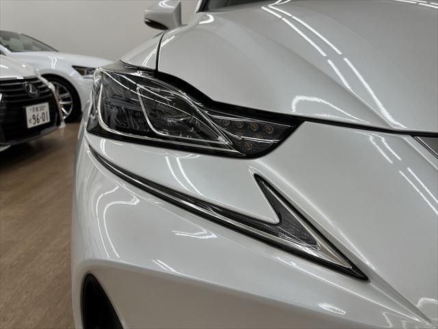 Lexus IS 2016-11 17999-9
