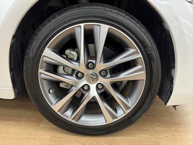 Lexus IS 2016-11 17999-12