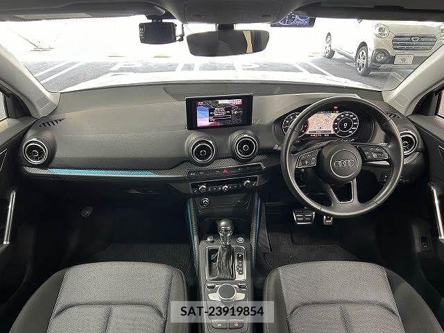 Audi Q2 2018-10 223073-1