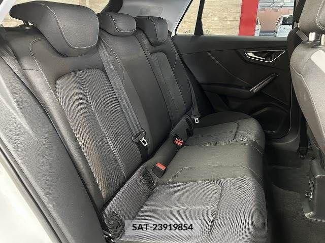 Audi Q2 2018-10 223073-8