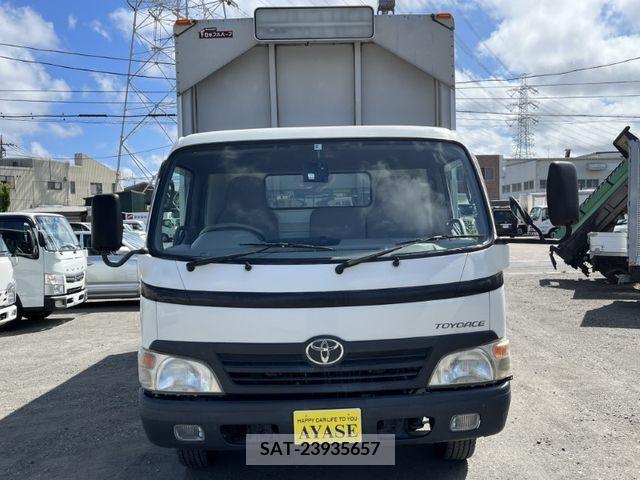 Toyota TOYOACE 2011-06 201640-1