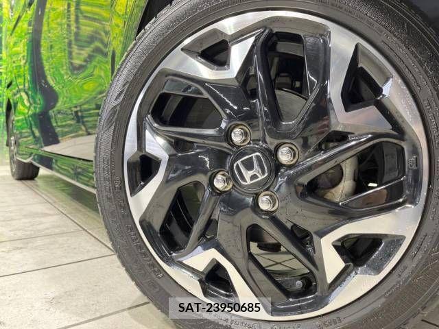 Honda N BOX 2019-05 215586-13