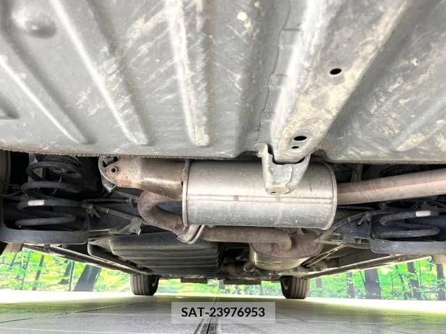 Toyota VOXY 2014-07 329588-19