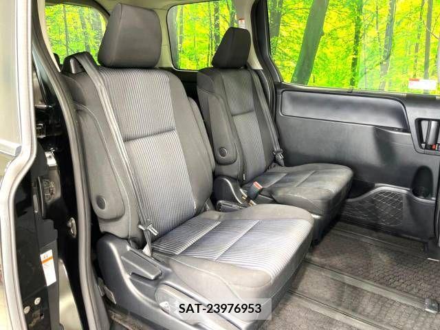 Toyota VOXY 2014-07 329588-9