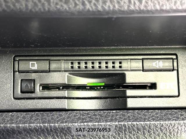 Toyota VOXY 2014-07 329588-5